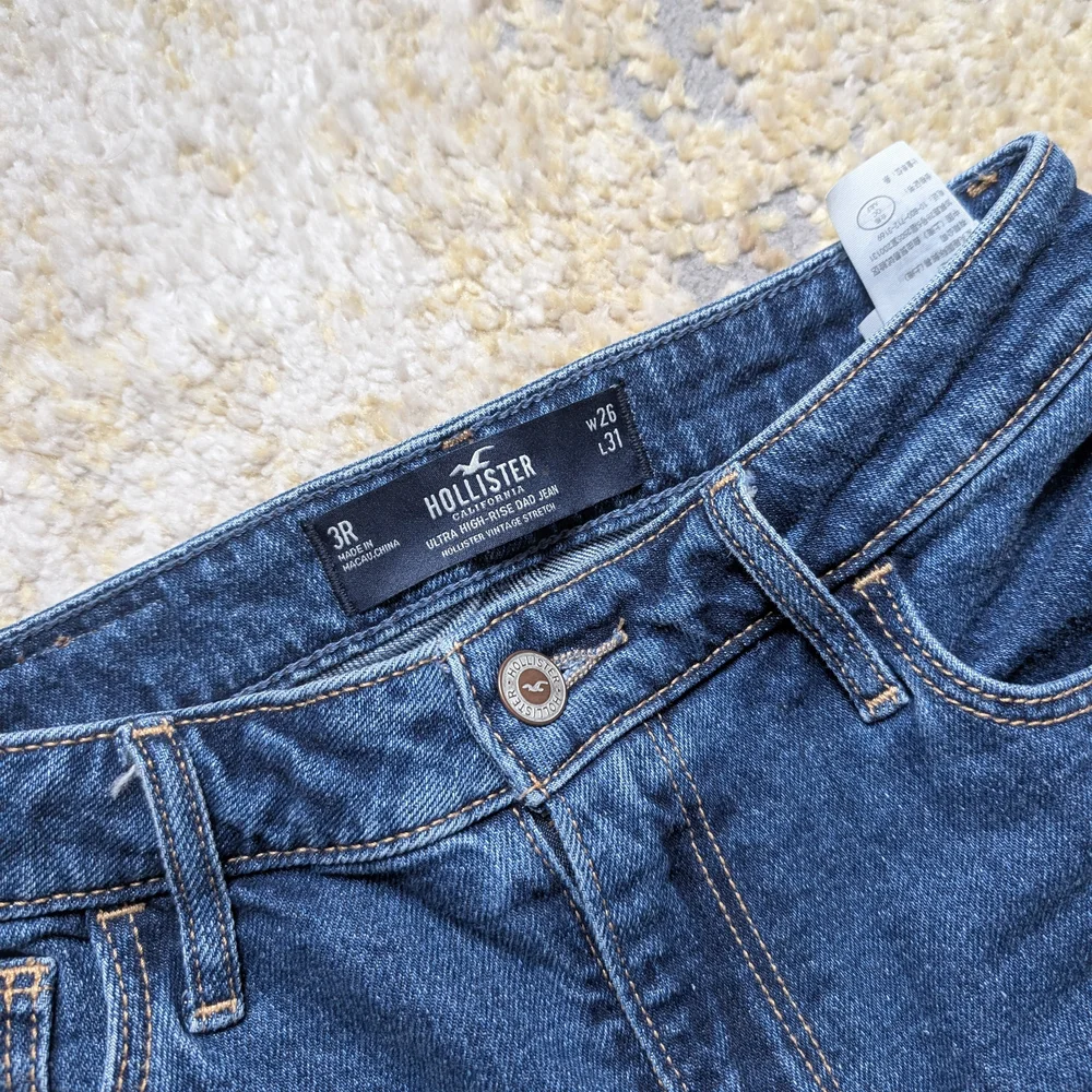 Hollister Two-Tone Contrast Jeans Sz 3R – High Rise Straight Leg Denim - Picture 4 of 7